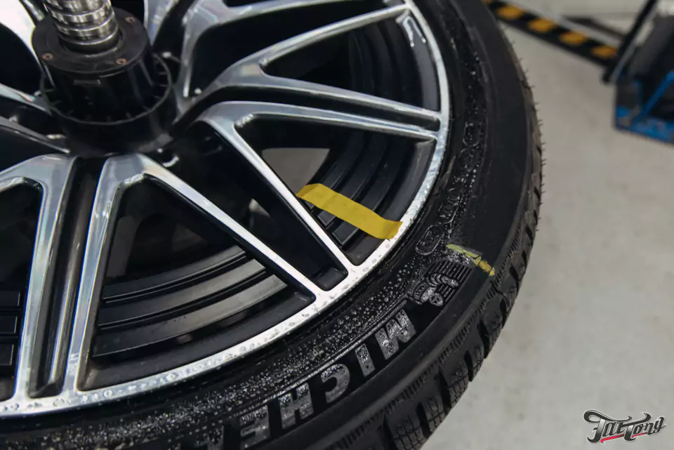 Фирменный шиномонтаж с адаптацией и балансировкой на стендах Hunter для Mercedes GLC 43 AMG
